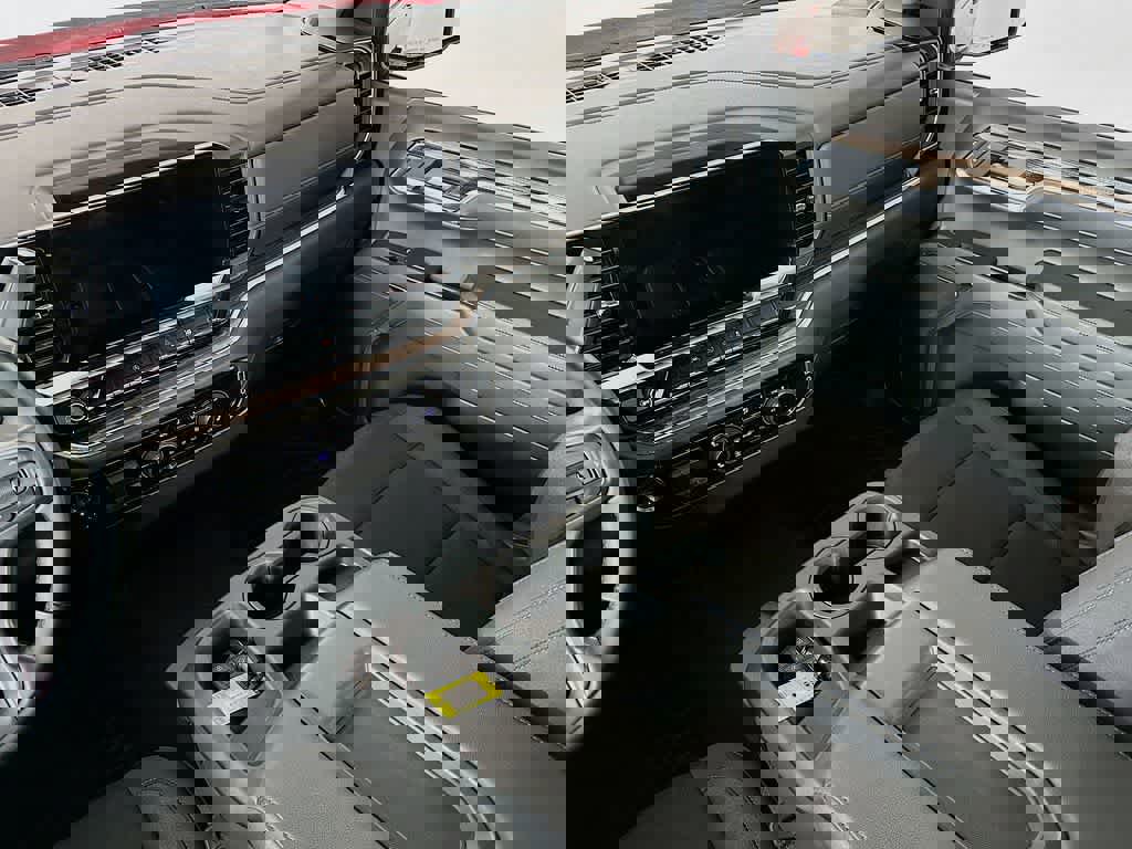 Used 2025 Chevrolet Silverado 1500 LT image 14