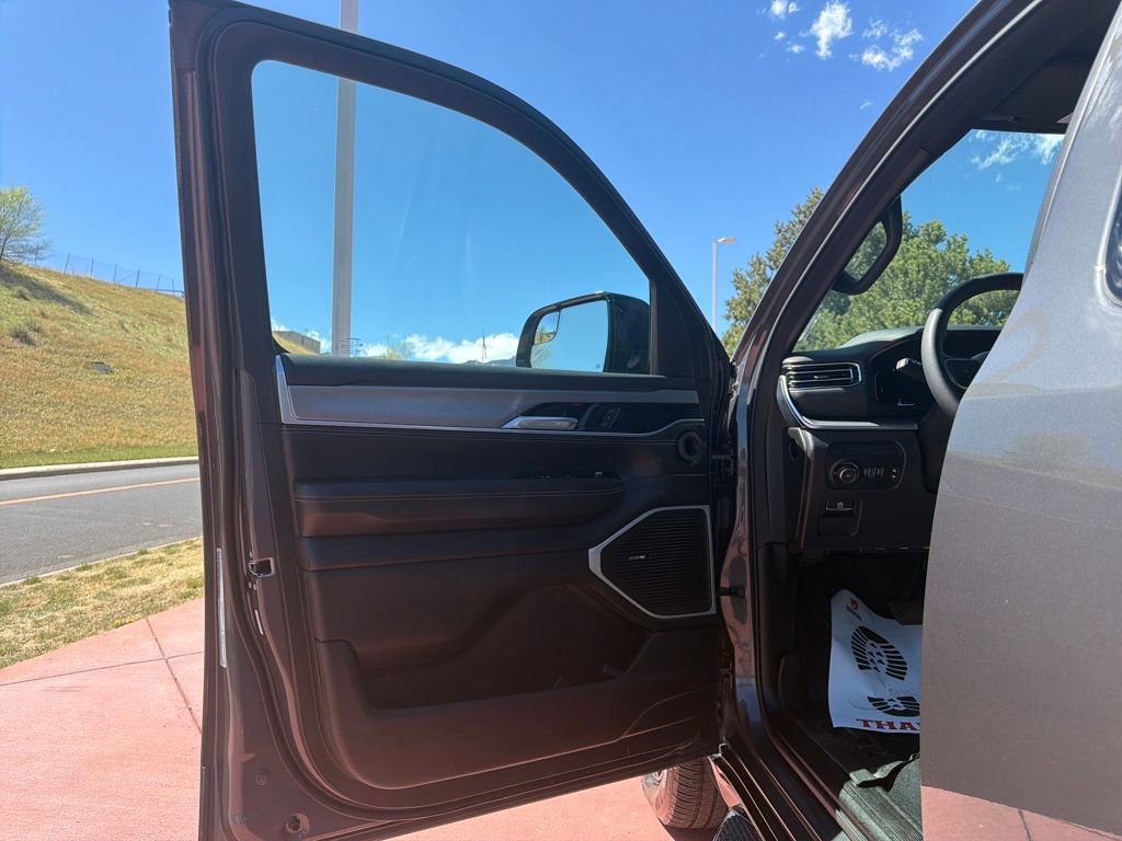 Used 2023 Jeep Wagoneer Series II image 9