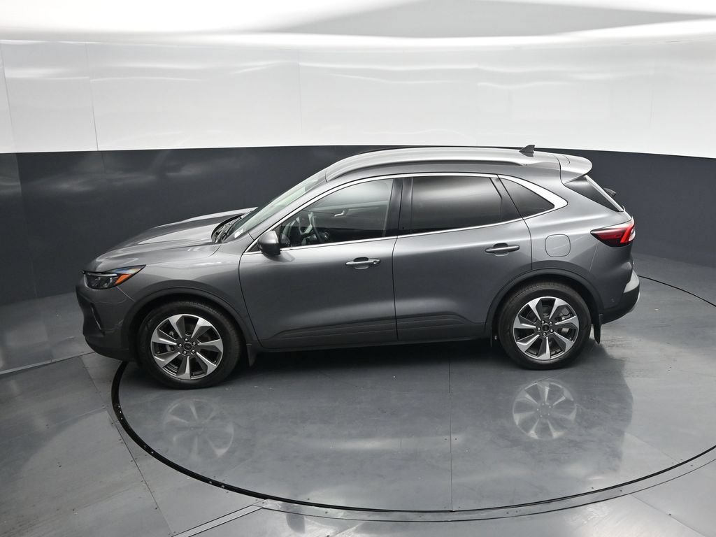 Certified 2023 Ford Escape Platinum w/ Premium Technology Package AWD/4WD image 44