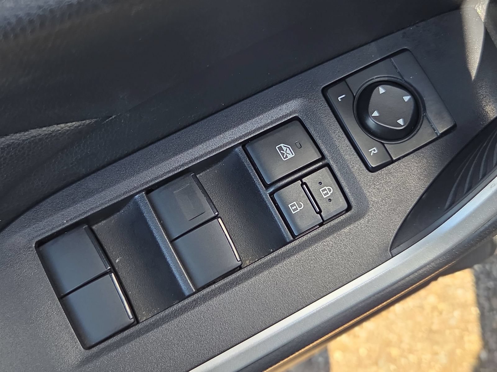 Used 2019 Toyota RAV4 XLE w/ Convenience Package FWD image 14