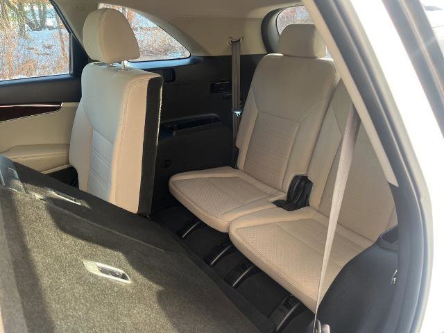 Used 2018 Kia Sorento AWD image 11