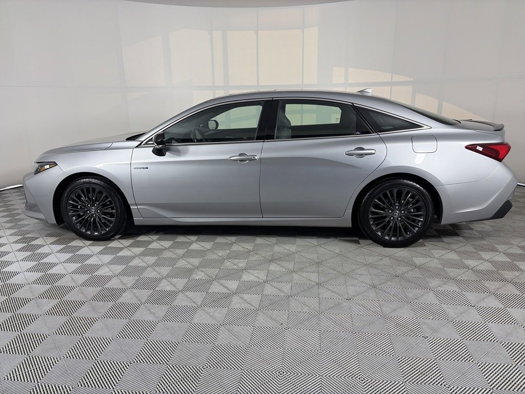 Used 2019 Toyota Avalon XSE video 2