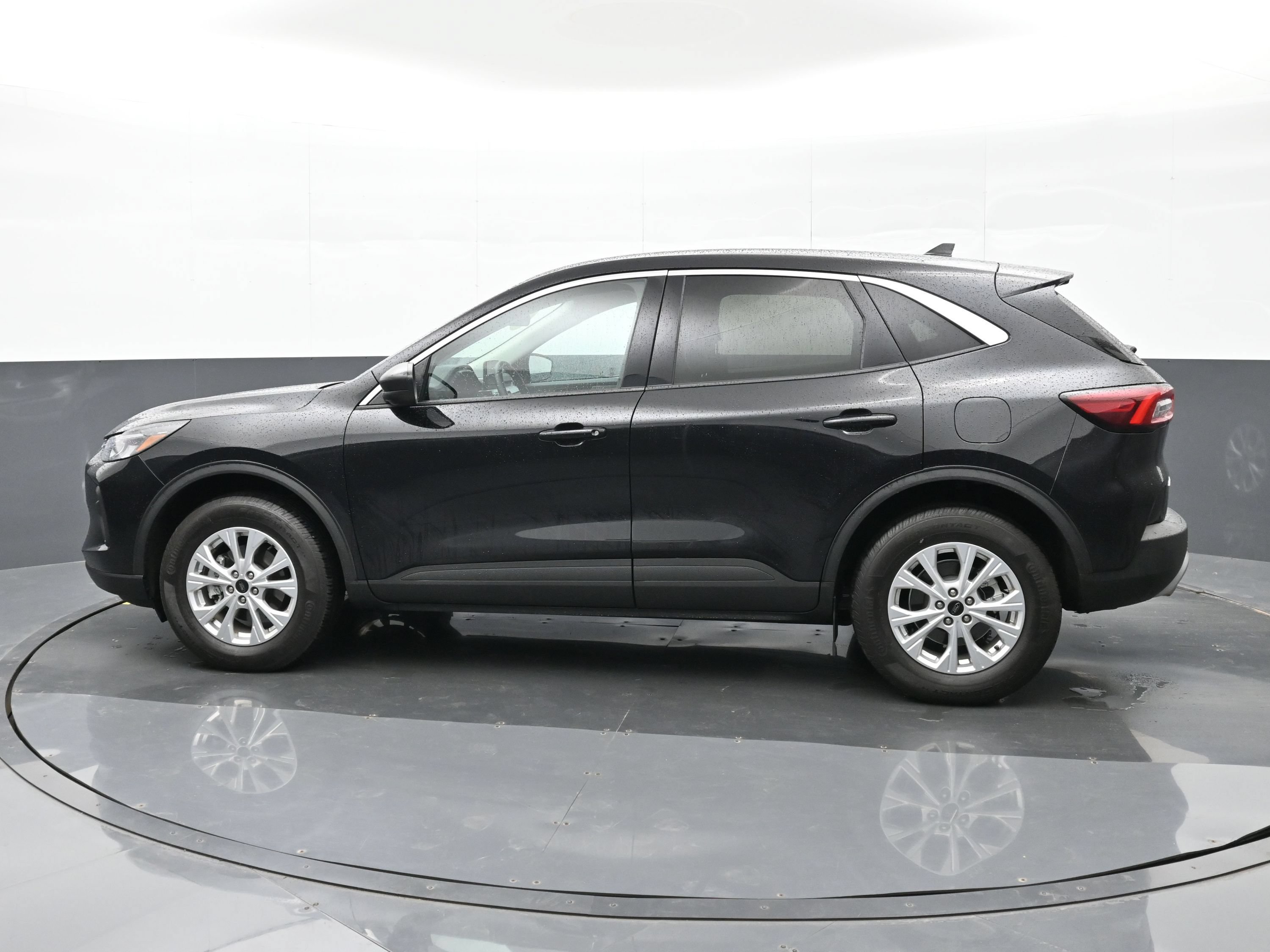 Certified 2024 Ford Escape Active AWD/4WD image 9