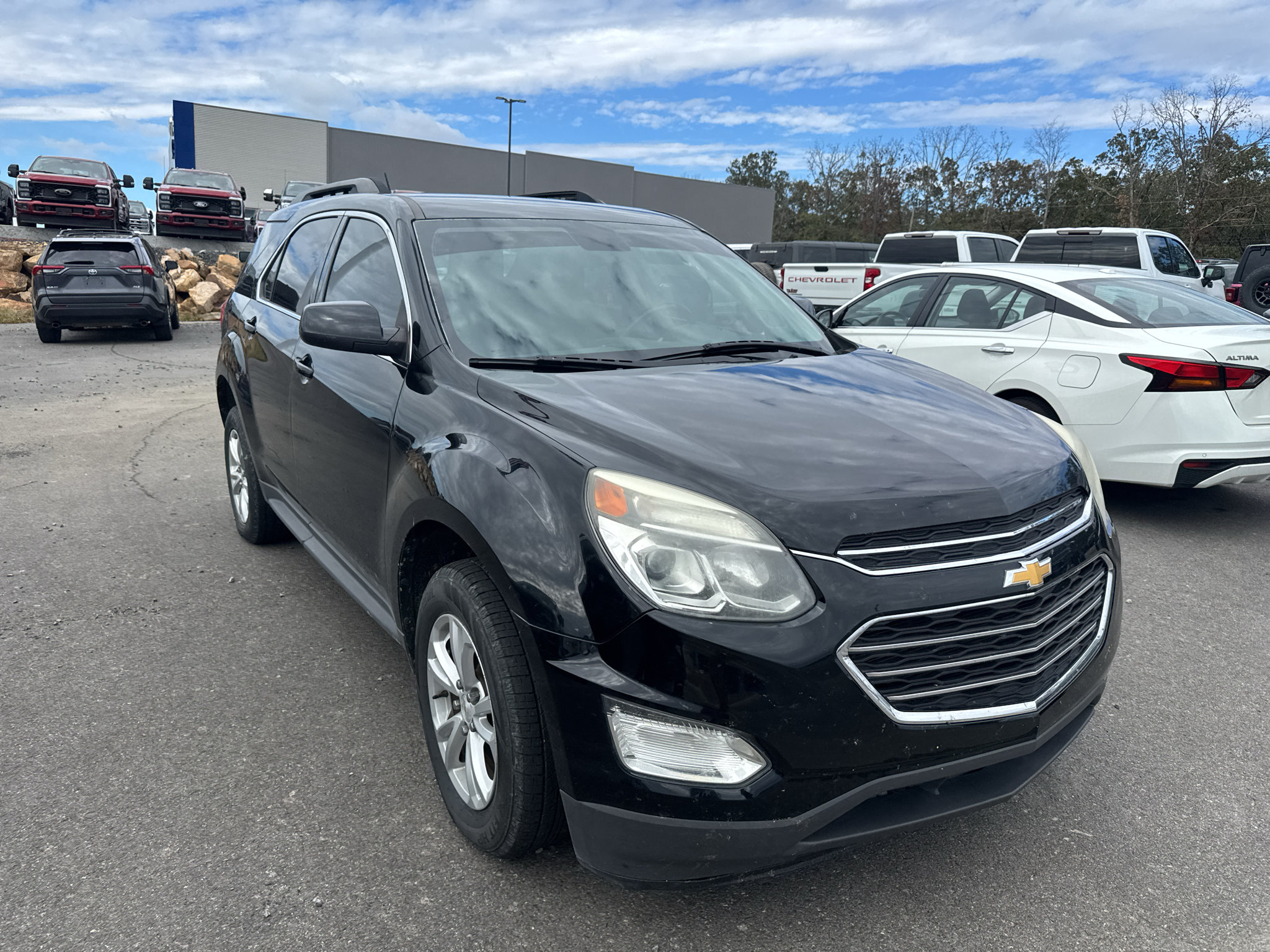Used 2017 Chevrolet Equinox LT w/ Convenience Package FWD image 3