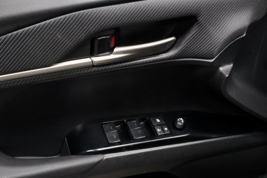 Used 2025 Toyota Camry SE image 22