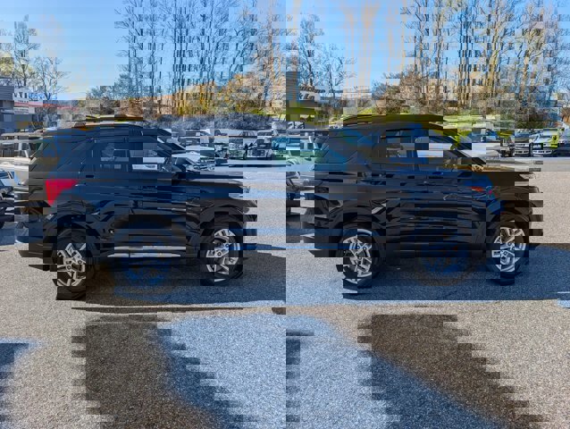 Certified 2024 Ford Explorer XLT image 6
