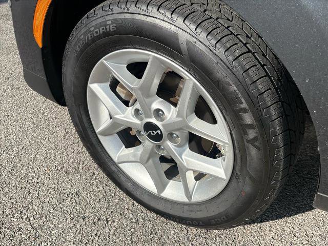 Used 2024 Kia Soul LX w/ Option Group 015 image 5