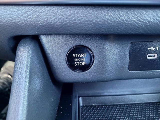 Used 2025 Nissan Rogue SV AWD/4WD image 18