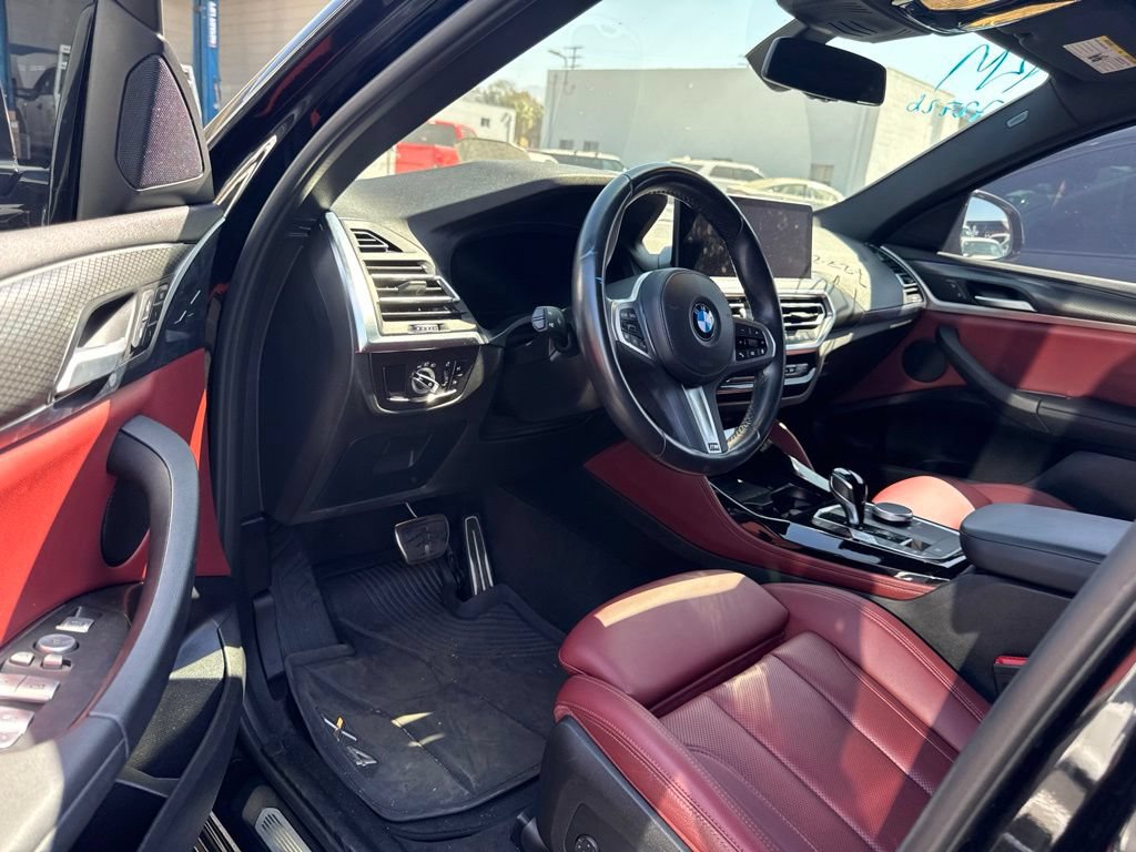 Used 2024 BMW X4 xDrive30i w/ M Sport Package AWD/4WD image 5