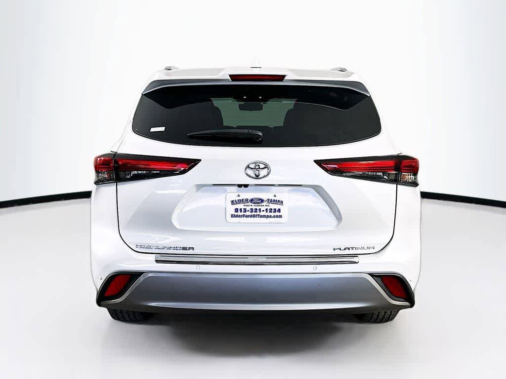 Used 2023 Toyota Highlander Platinum FWD image 5