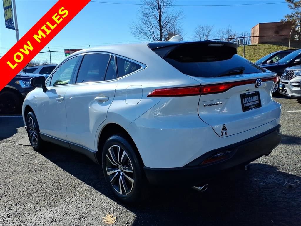 Used 2021 Toyota Venza LE w/ Carpet Mat Package (TMS) image 5