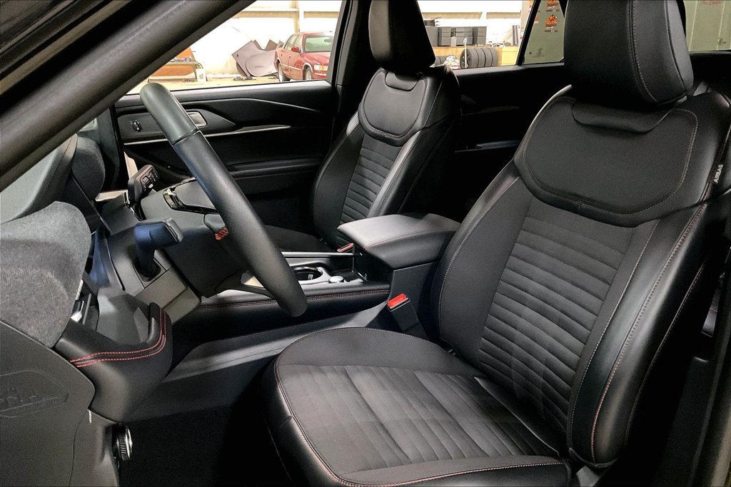 Certified 2025 Ford Explorer ST-Line w/ ST-Line Street Pack AWD/4WD image 23