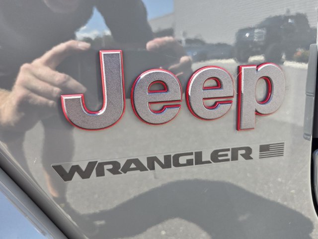 Used 2023 Jeep Wrangler Unlimited Rubicon w/ LED Lighting Group AWD/4WD image 13