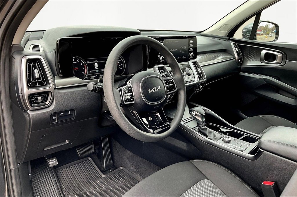 Used 2023 Kia Sorento LX image 14