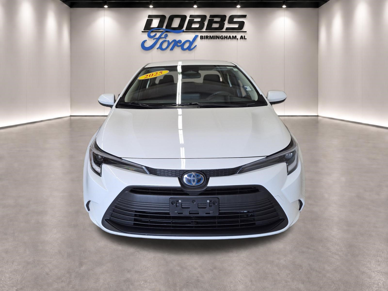 Used 2025 Toyota Corolla LE FWD image 2
