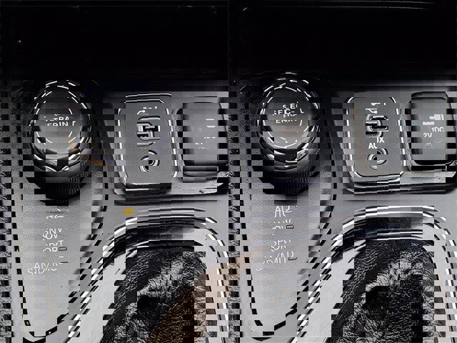 Used 2020 Jeep Cherokee Limited image 16