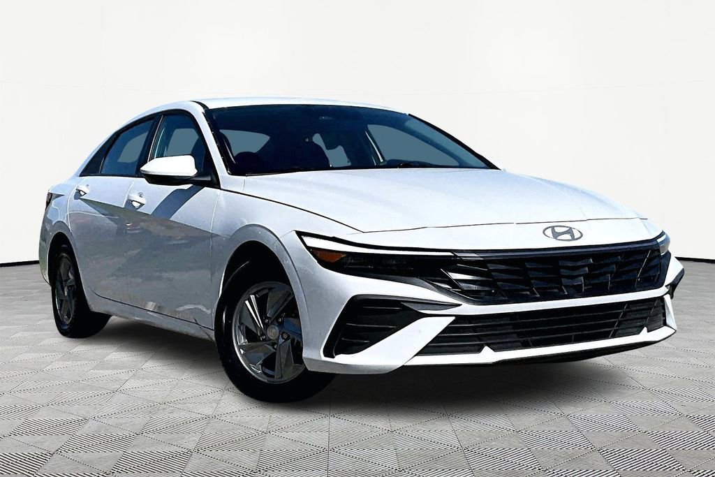 Used 2024 Hyundai Elantra SE image 5