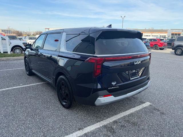 Used 2025 Kia Carnival image 3