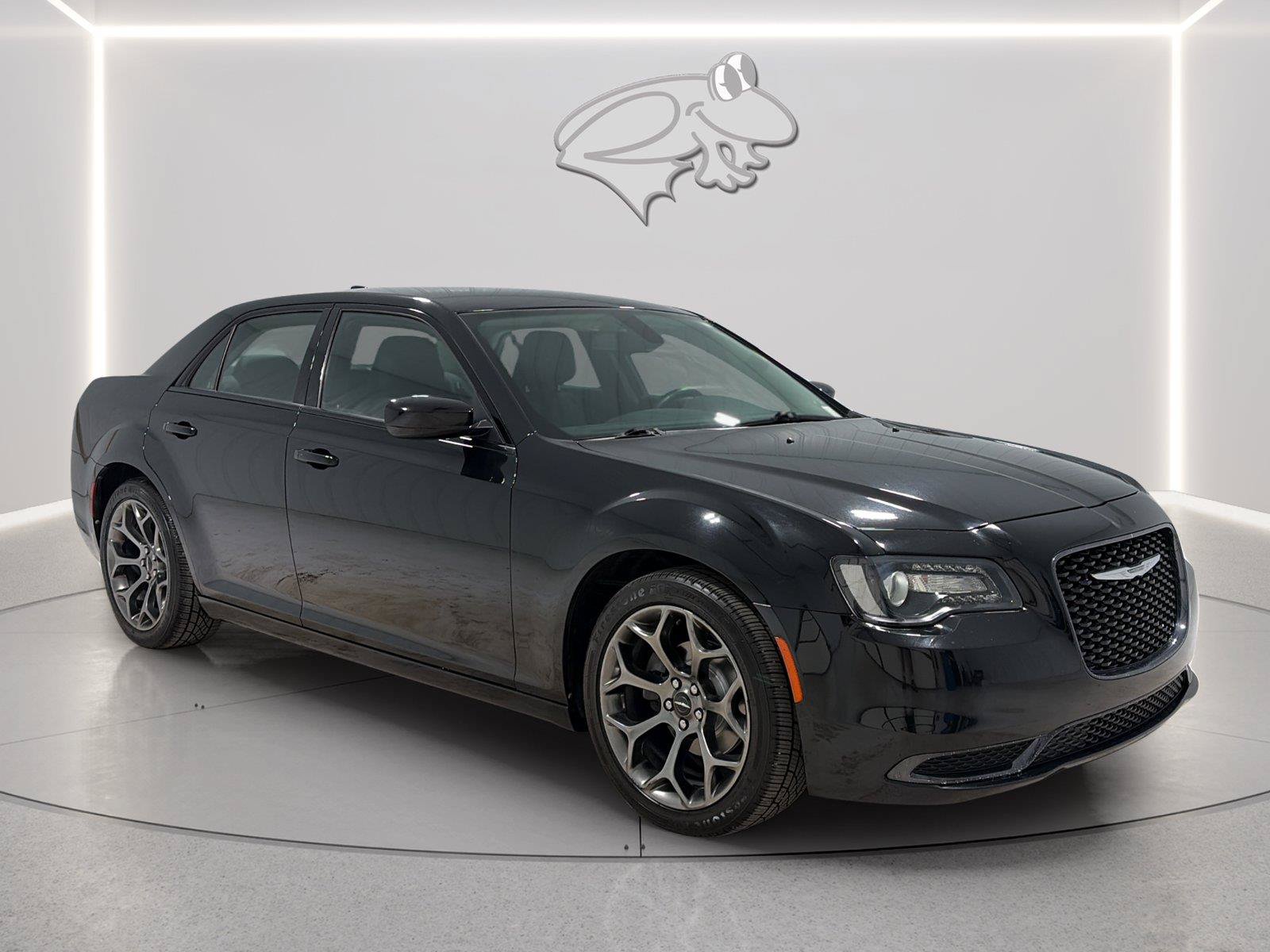 Used 2018 Chrysler 300 Touring w/ Sport Appearance Package RWD image 7