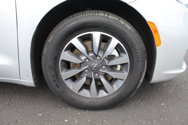 Used 2024 Chrysler Pacifica Limited FWD image 13