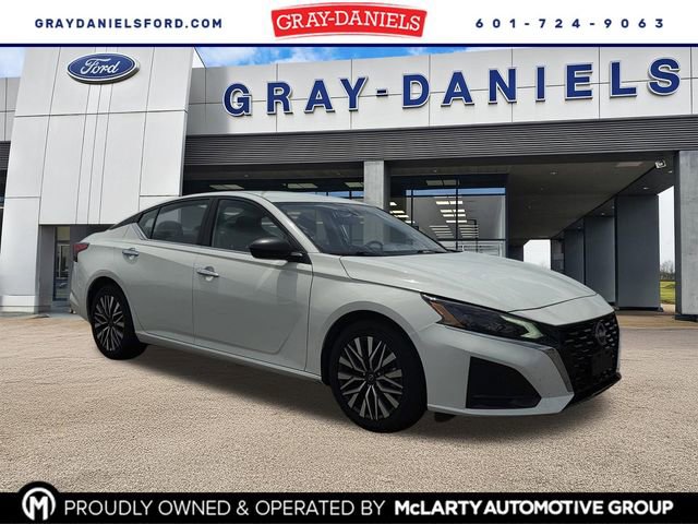 Used 2025 Nissan Altima 2.5 SV FWD image 1