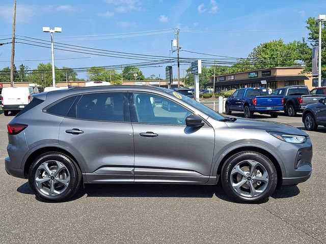 Certified 2024 Ford Escape ST-Line w/ Tech Pack #1 FWD image 7
