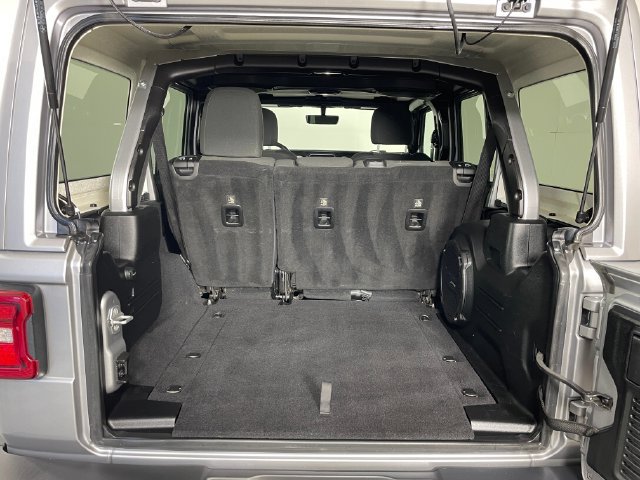 Used 2018 Jeep Wrangler Unlimited Sahara AWD/4WD image 20