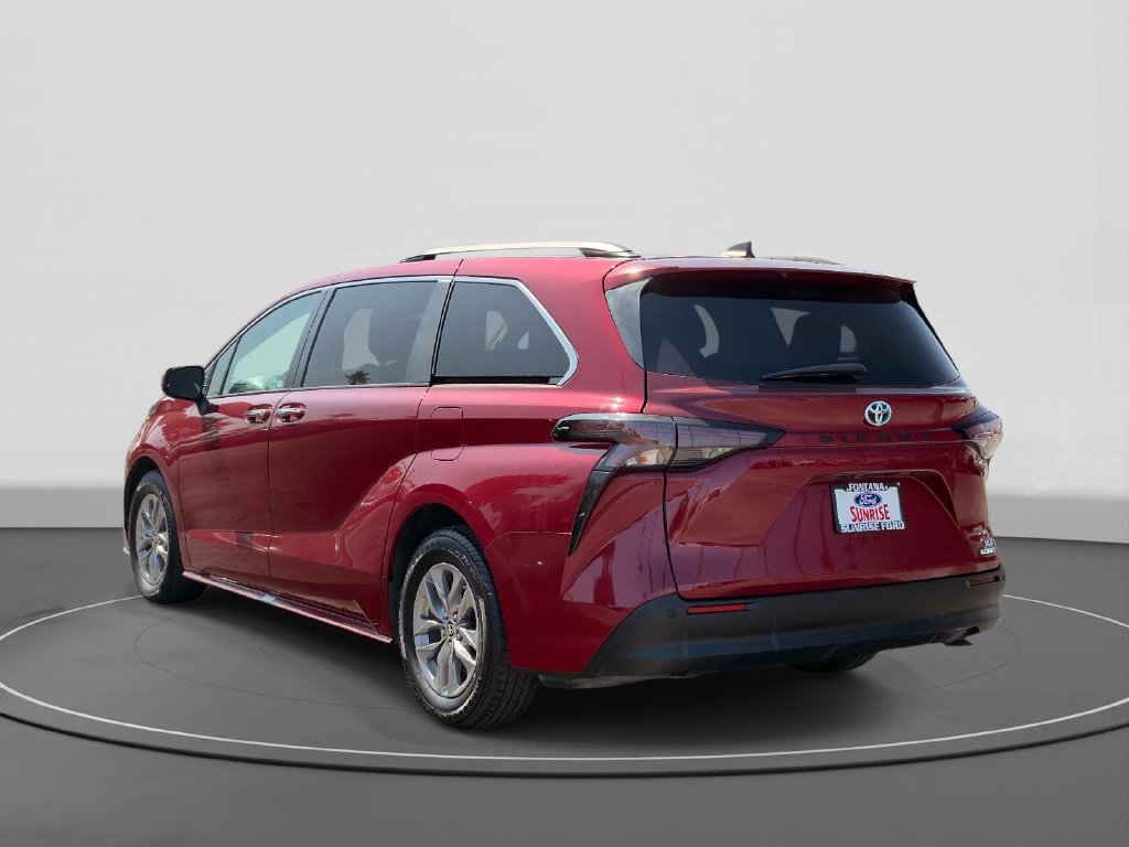 Used 2023 Toyota Sienna XLE FWD image 7