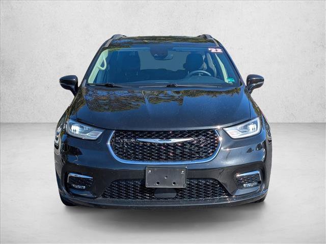 Used 2022 Chrysler Pacifica Touring-L image 2