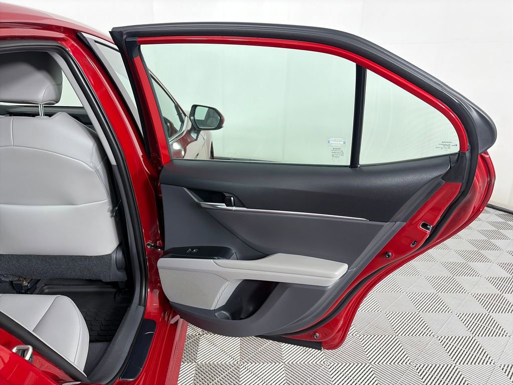 Used 2020 Toyota Camry SE w/ Carpet Mat Package FWD image 28