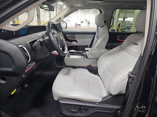 Certified 2025 Ford Expedition Platinum w/ Driver's Package AWD/4WD image 10