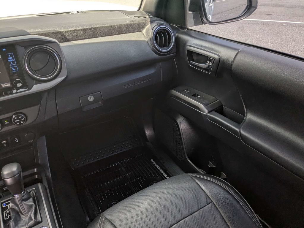 Used 2019 Toyota Tacoma TRD Sport AWD/4WD image 13