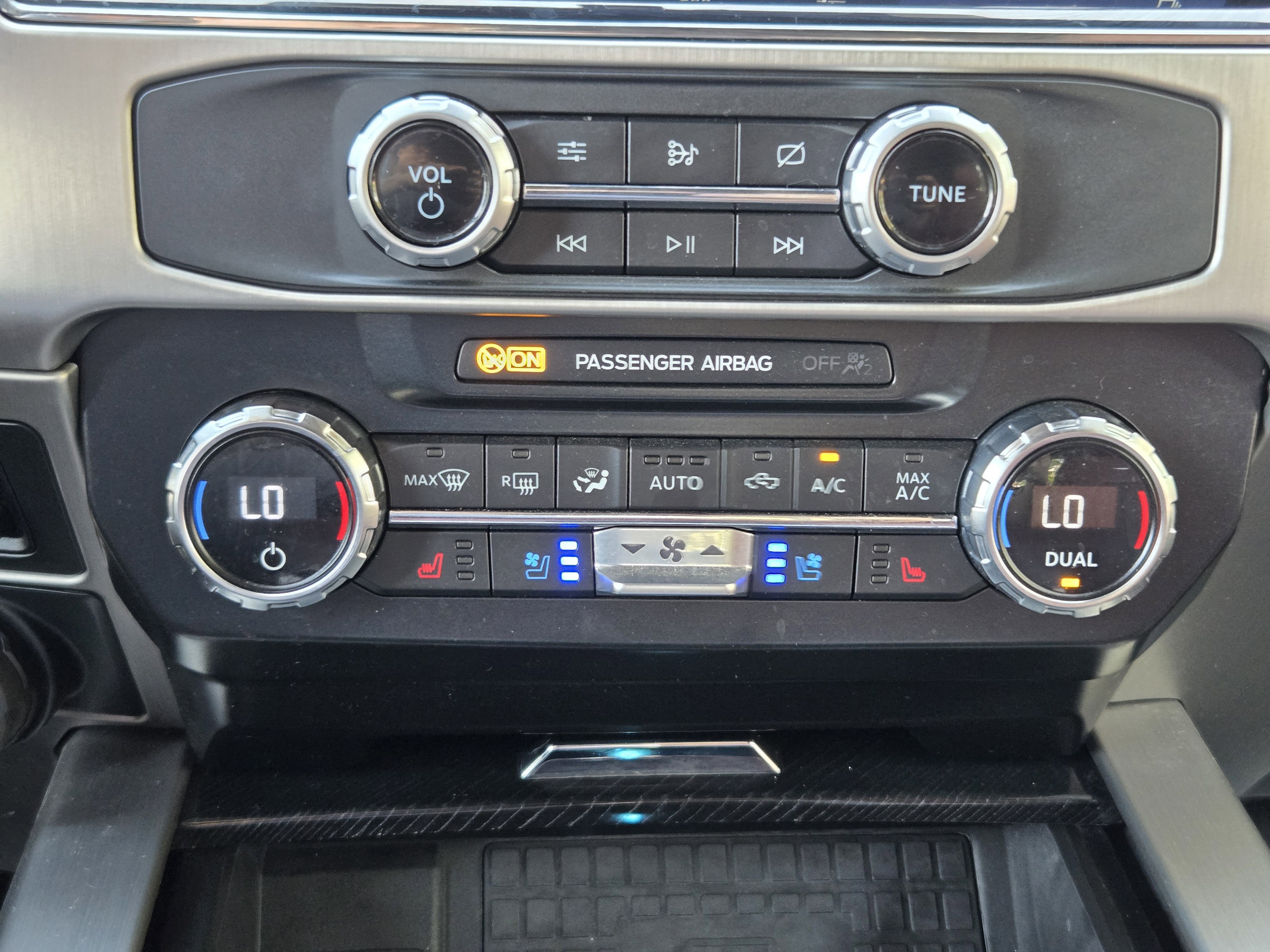 Certified 2022 Ford F250 Platinum w/ FX4 Off-Road Package AWD/4WD image 14