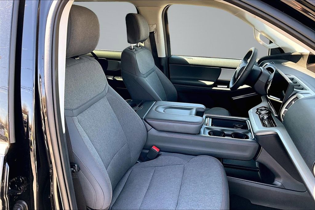 Certified 2025 Ford Expedition Active AWD/4WD image 30