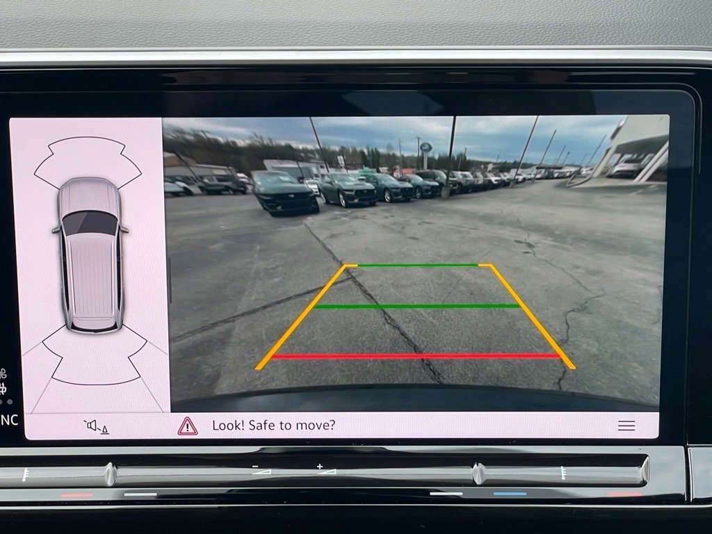 Used 2025 Volkswagen Atlas SE image 24