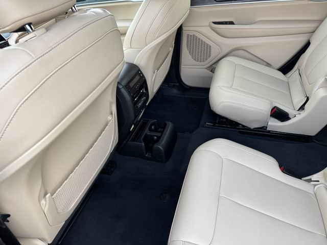 Used 2023 Jeep Grand Cherokee L Limited AWD/4WD image 17