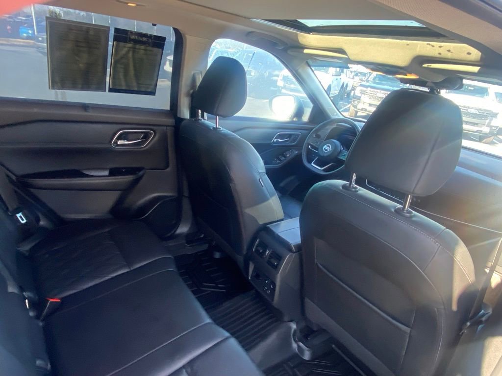 Used 2021 Nissan Rogue Platinum image 28