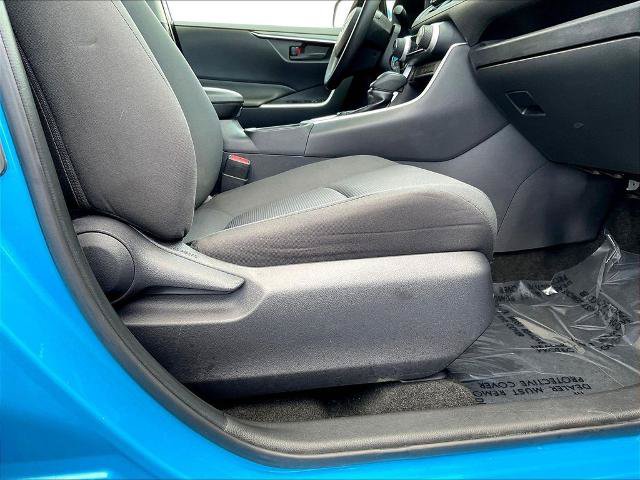 Used 2019 Toyota RAV4 LE w/ Carpet Mat Package AWD/4WD image 33