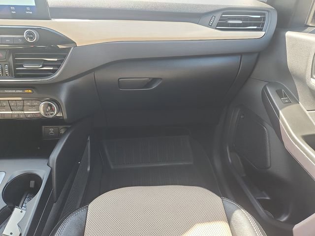 Certified 2022 Ford Escape Titanium w/ Titanium Elite Package AWD/4WD image 10