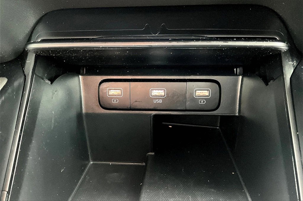 Used 2022 Kia Sorento LX image 32