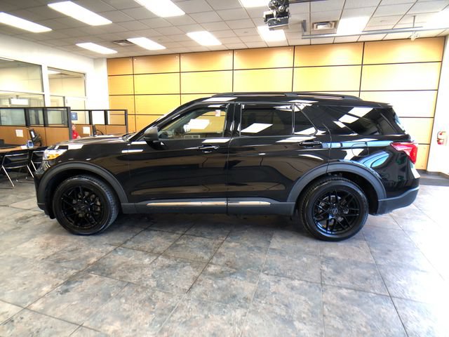 Certified 2020 Ford Explorer XLT w/ Equipment Group 202A AWD/4WD image 4