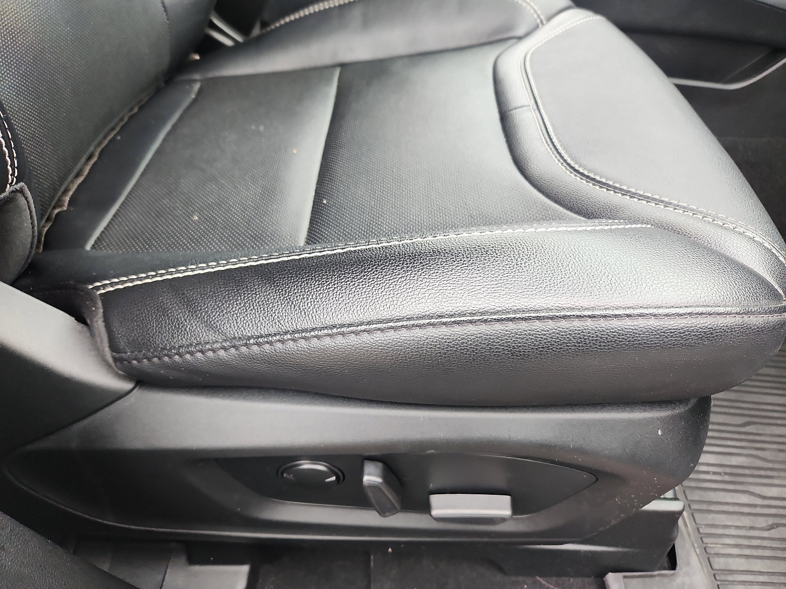 Certified 2023 Ford Explorer ST w/ Equipment Group 401A image 34