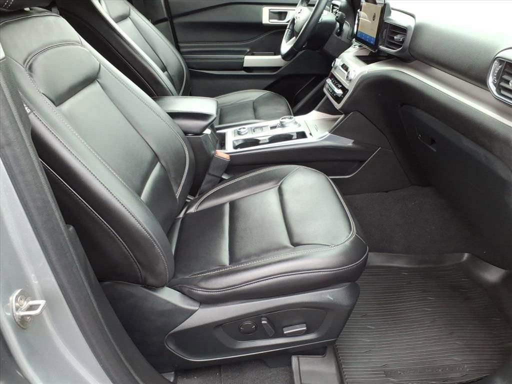 Certified 2023 Ford Explorer XLT w/ Equipment Group 202A image 8