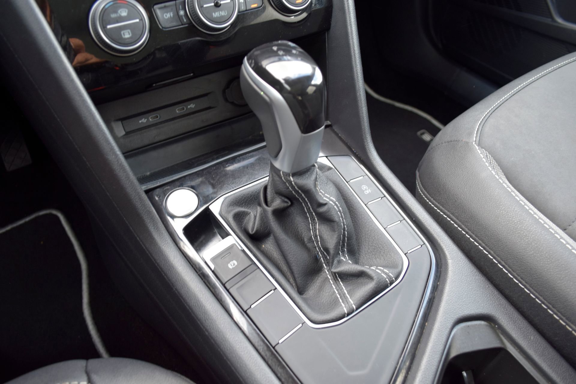 Used 2024 Volkswagen Taos SE w/ Panoramic Sunroof Package FWD image 14