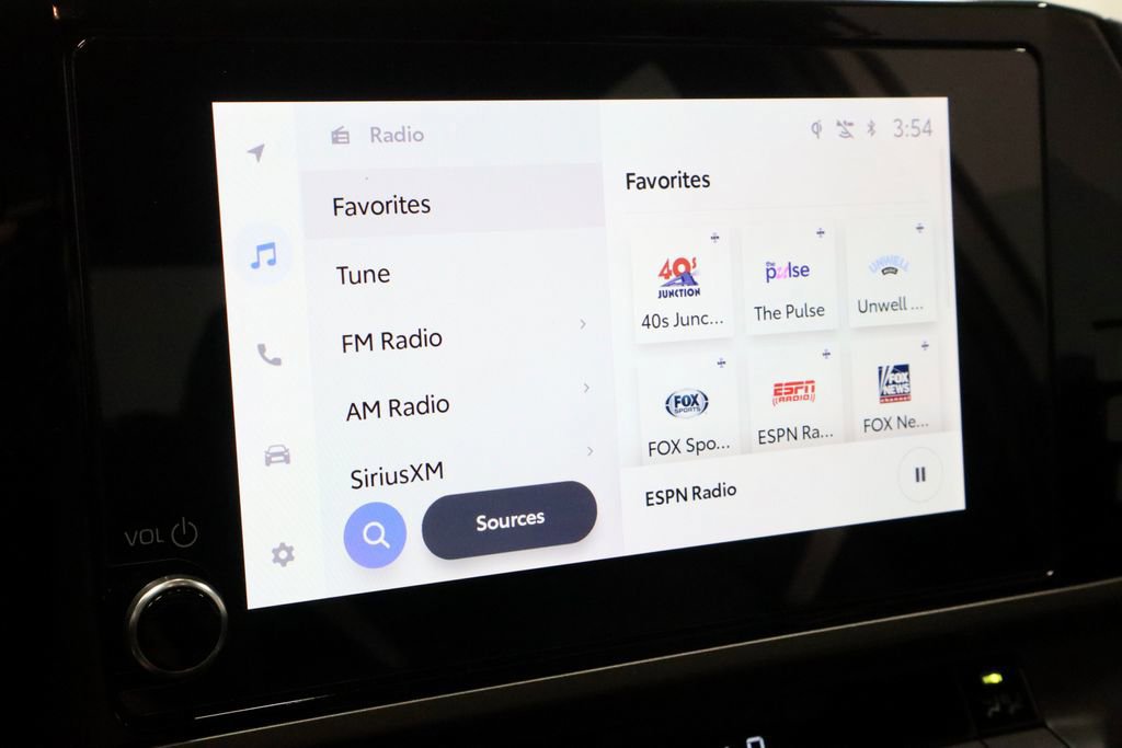 Used 2025 Toyota Camry SE AWD/4WD image 10