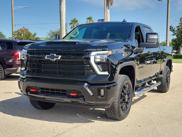 Used 2026 Chevrolet Silverado 2500 LTZ w/ LTZ Plus Package AWD/4WD image 3