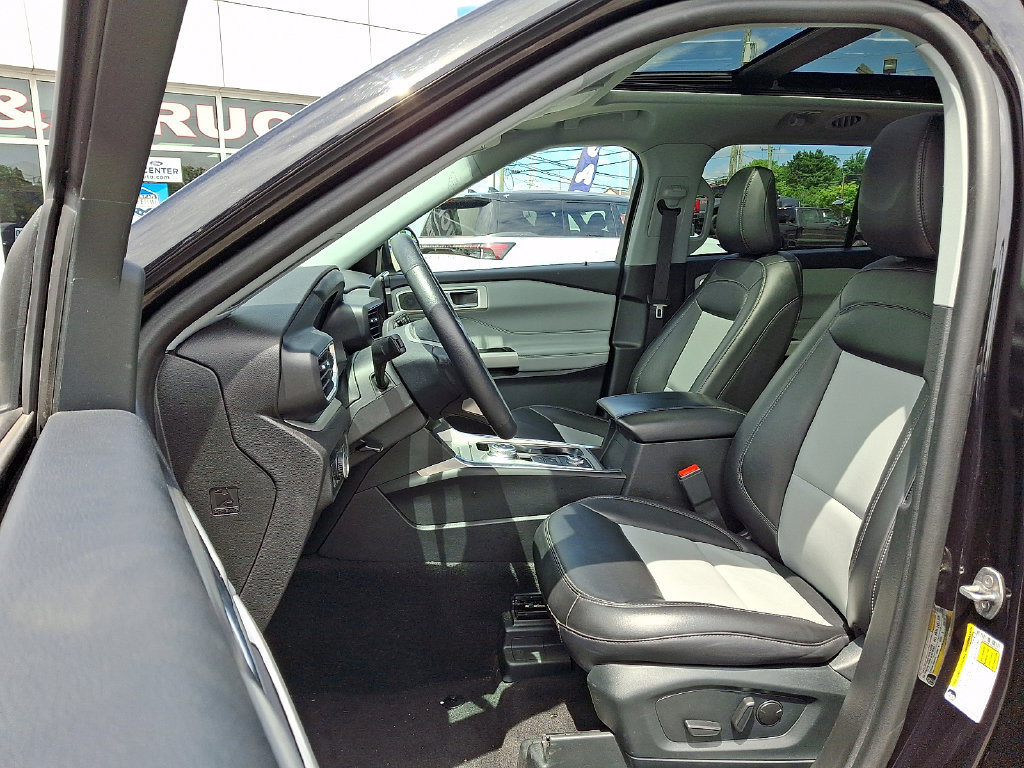 Certified 2023 Ford Explorer XLT w/ Equipment Group 202A AWD/4WD image 14