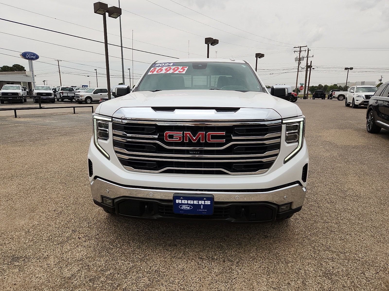 Used 2024 GMC Sierra 1500 SLT AWD/4WD image 2