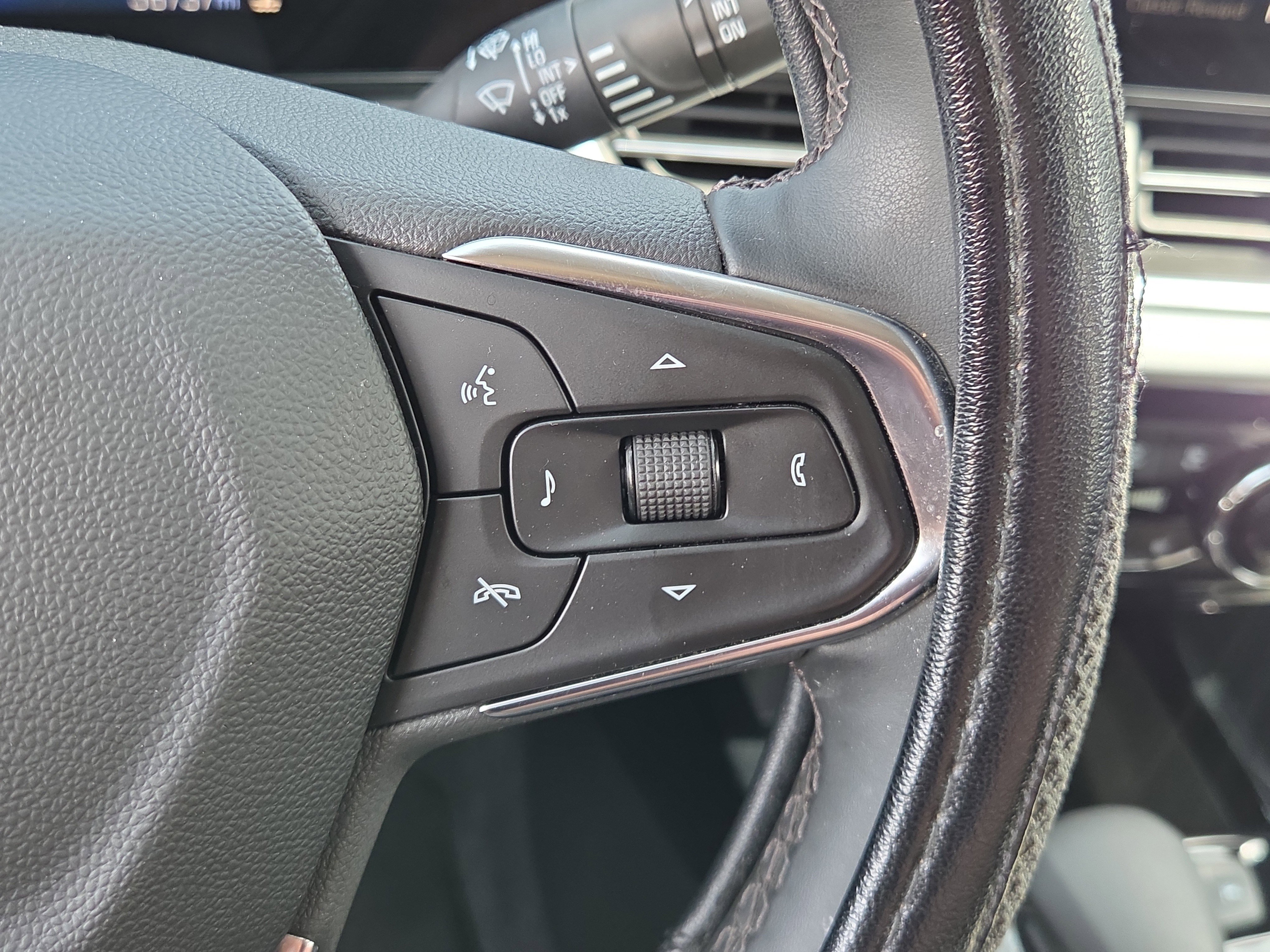 Used 2025 Chevrolet Trax LT w/ Driver Confidence Package FWD image 20