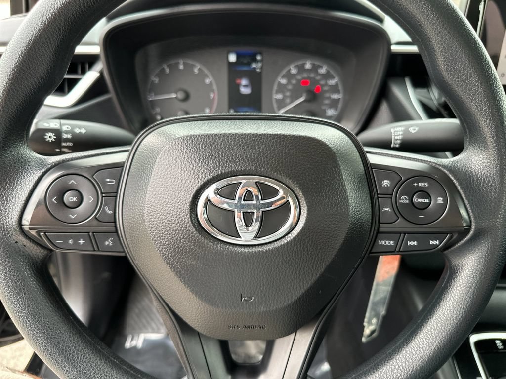 Used 2025 Toyota Corolla LE FWD image 20